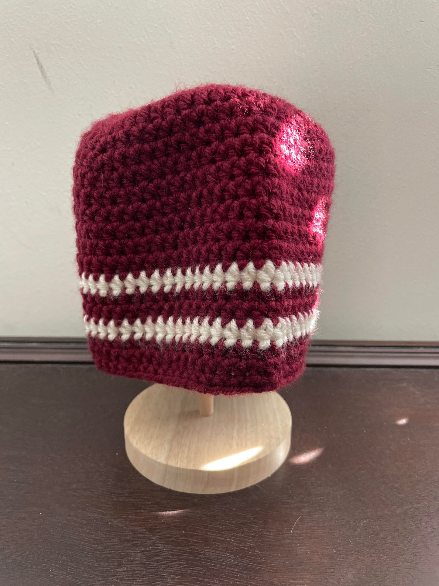 Beanie hat with white lines (child)