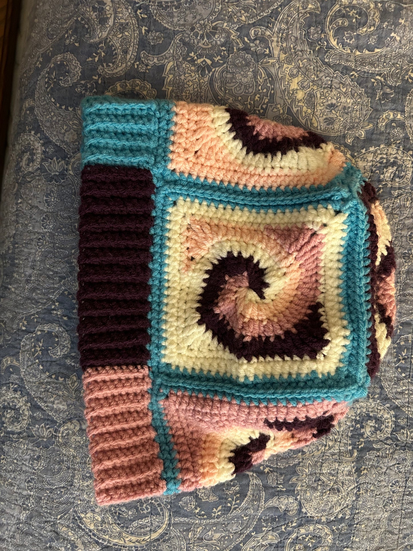 Swirl square bucket hat